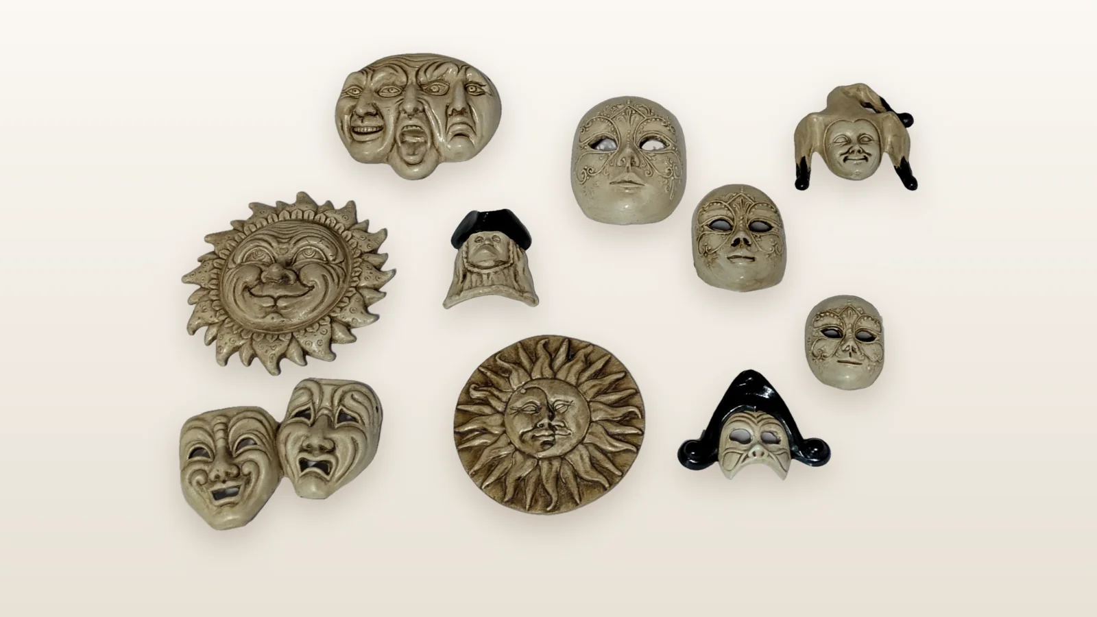 Maschere in ceramica da parete: soli, volti teatrali e maschere veneziane